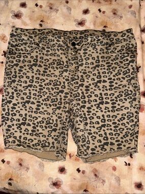 loralette Avenue Distressed Leopard Denim Shorts with Raw hem - Size 22